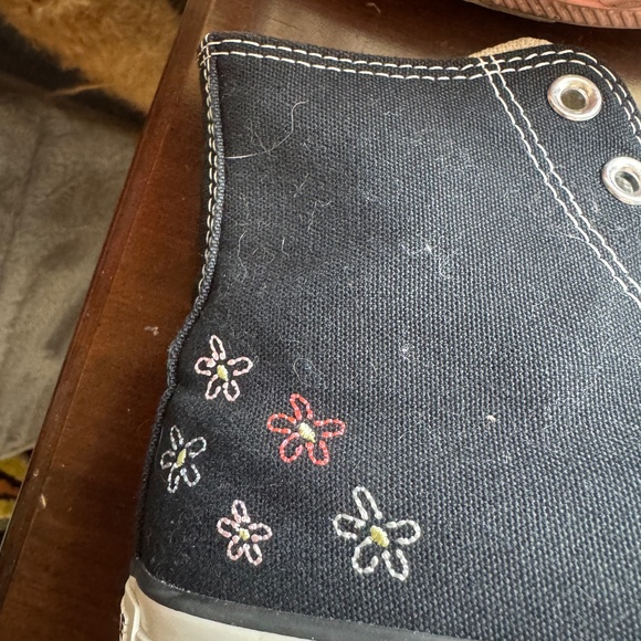 Converse Chuck Taylor All Star Black with Embroidered Flowers Size 9 Women's - Picture 6 of 13